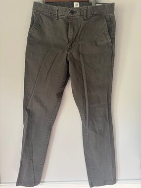 GAP Men's Charcoal Essential Khaki Pant - Slim Fit - 33 x 32